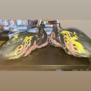 YEEZY FOAM RUNNERS MX CARBON